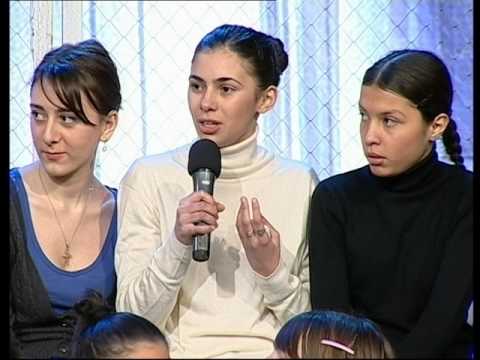 სტიქაროსანი დათუნა გალობს სამებაში