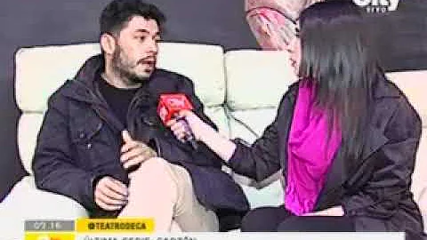 Entrevista  de Laura Aponte al  actor Santiago Ala...