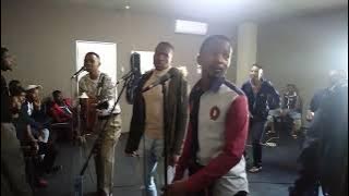 Download lagu AMAKHABAZELA LIVE PERFORMANCE ANGIBHAZWA