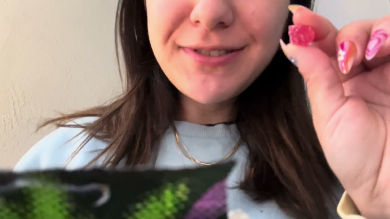 ASMR / JELİBON YİYORUM / ŞAPIRTI ŞUPURTU SESLERİ #asmr #gummyasmr 