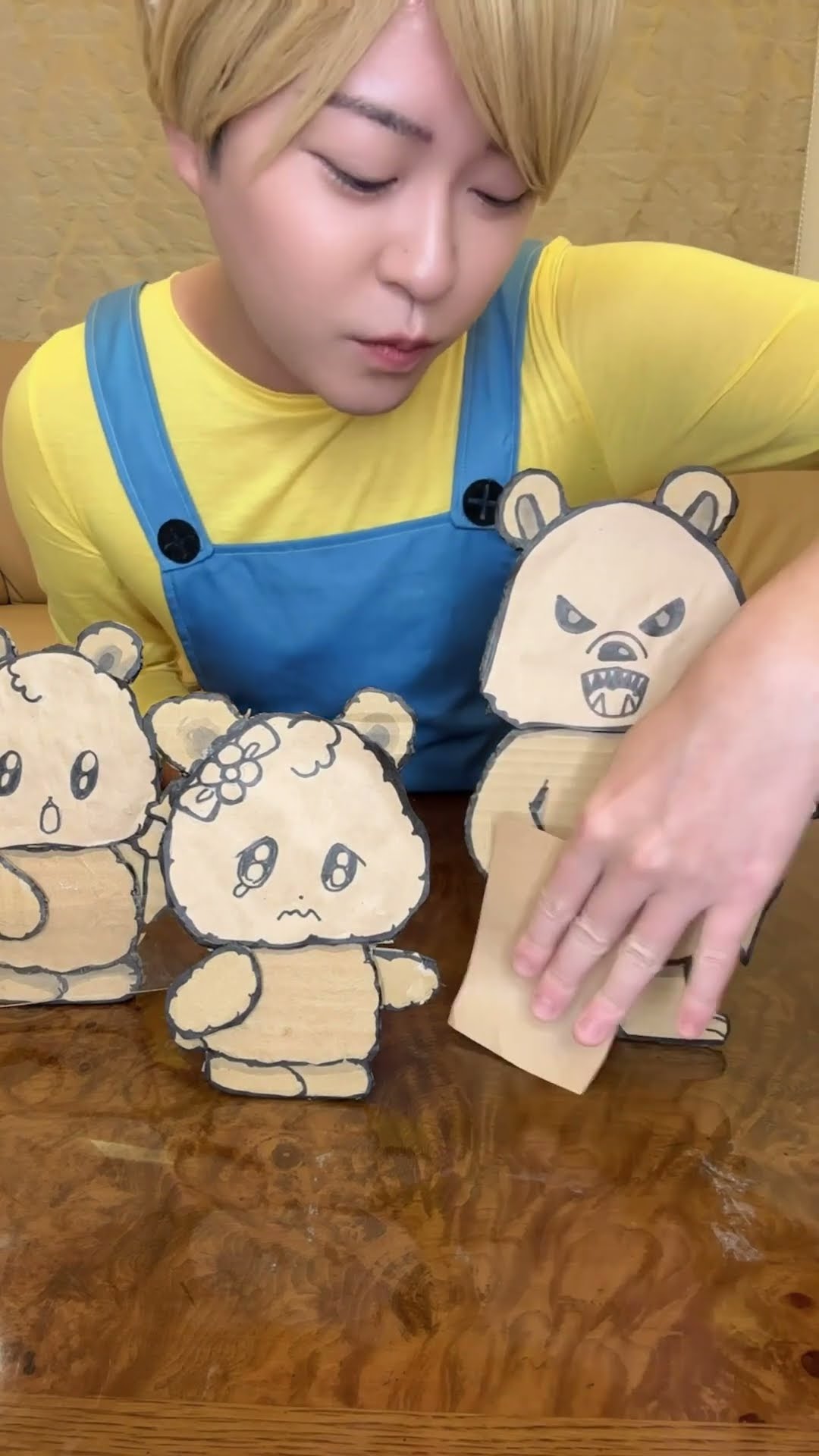 HIT A BEAR WITH CARDBOARD ICE CREAM！#asmr