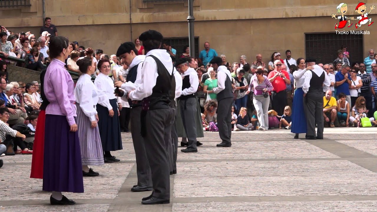 Iribaseko Basakaitz Dantza Taldea,Iruñeako Dantzarien Topaketan 1309280301