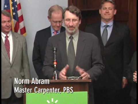 PBS Master Carpenter Norm Abram receives EyeSmart Award