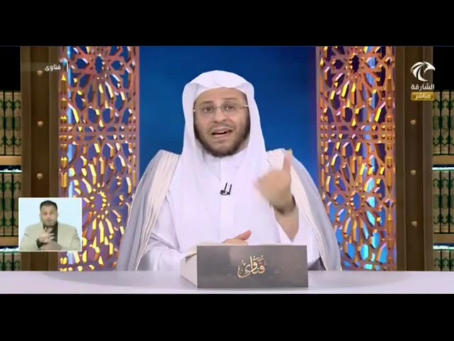 حكم صلاة من يتذكر شيئ محزن أثناء صلاته ثم يبكي على ذلك؟ | الشيخ عزيز بن فرحان