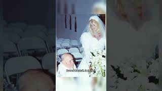 Famous The wedding of Anna Nicole Smith and billionaire oil tycoon J. Howard Marshall. Net Worth