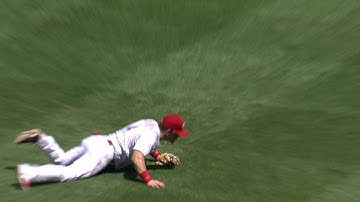 WSH@CIN: Gennett lays out for diving play