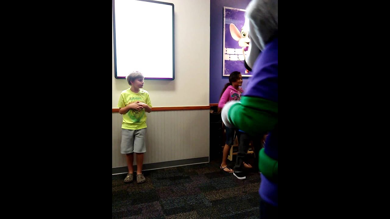 Chuck E Cheese ROCKS! - YouTube