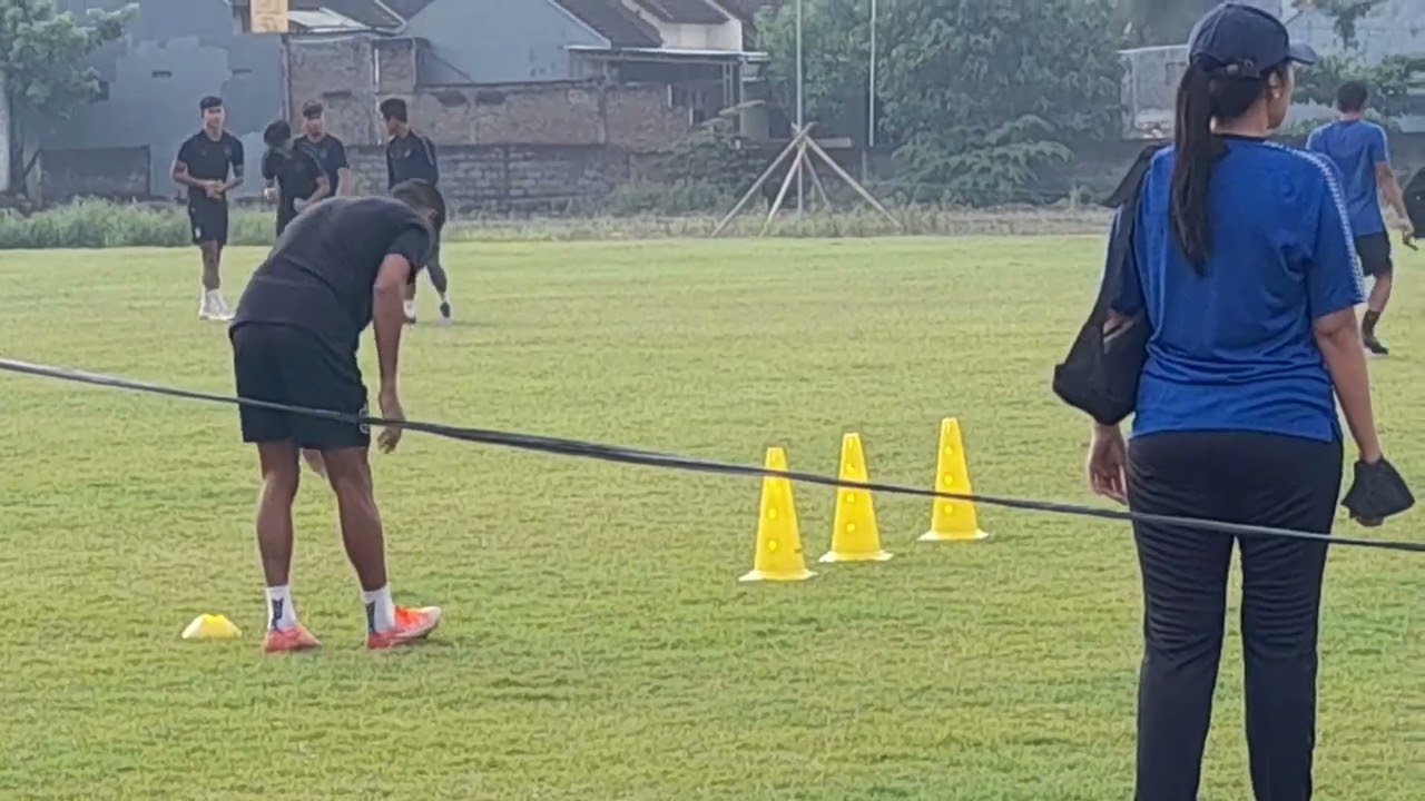 Psis mencoba latihan di stadion balasuga yg baru .di ketileng raya