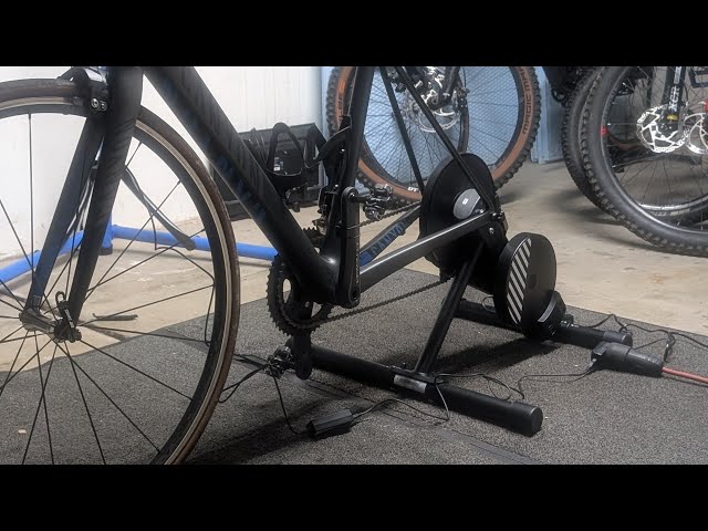 Unpacking the Decathlon/van rysel D100 roller trainer. - YouTube