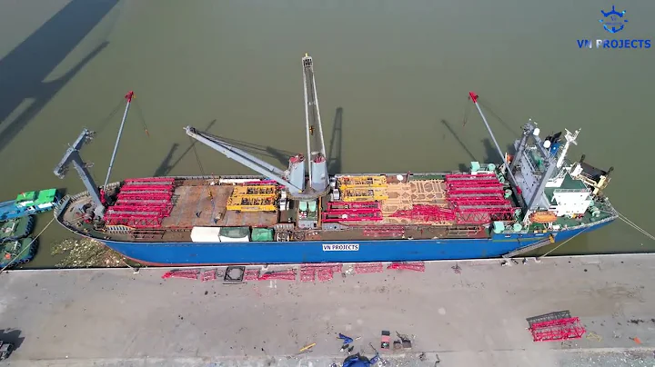 The performance of loading crane frames on ships in Vietnam !