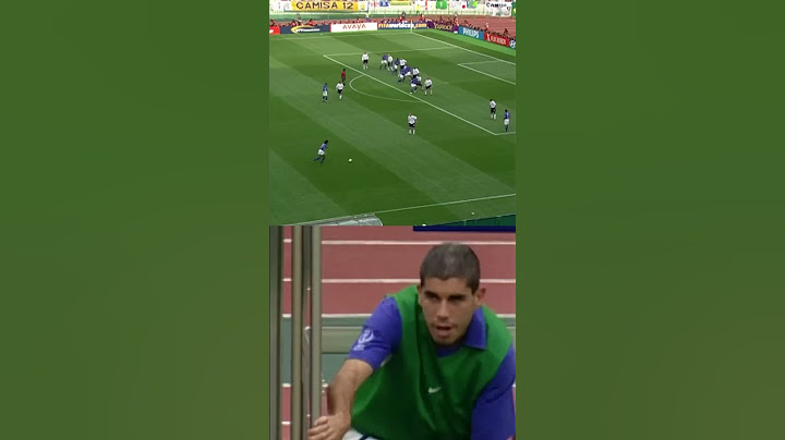 Scolari’s reaction to Ronaldinho’s free kick goal • England vs Brazil