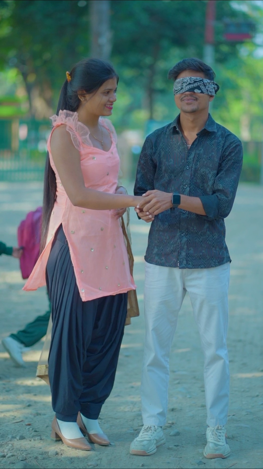 Tujhe Teri khusboo se pahchan lunga
