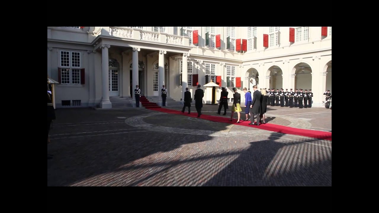 Swedish Ambassador presents credentials to the Dutch King
