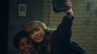 テイラー・スウィフト、チェキで自撮り　Taylor Swift takes a selfie with Cheki　富士フイルム instax新TVCM『Now or never.』篇