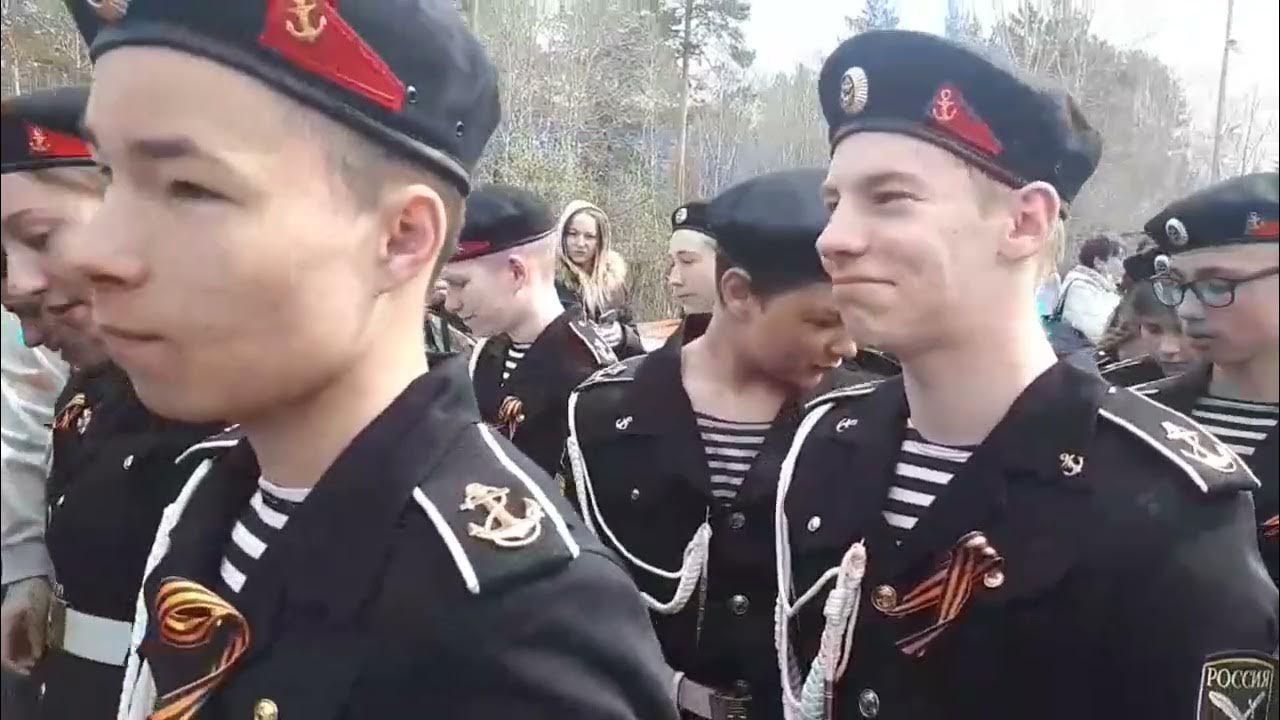 Школа номер 13 барнаул. Школа 1 благодарный ученики. 13 мая школы. 13 мая школы. Последний звонок 2021 9 гимназия.