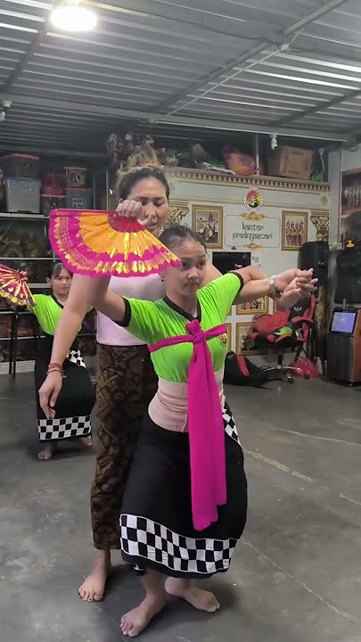ribet banget tarian bali