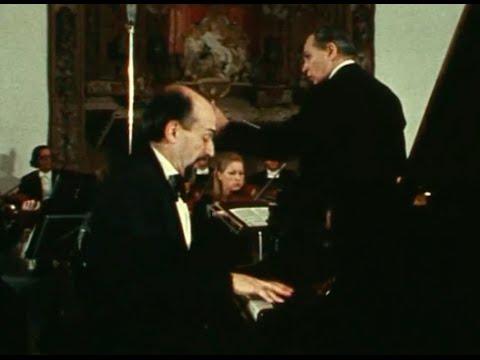 Dmitri Bashkirov plays Mozart Rondo in D, K. 382 - video 1982