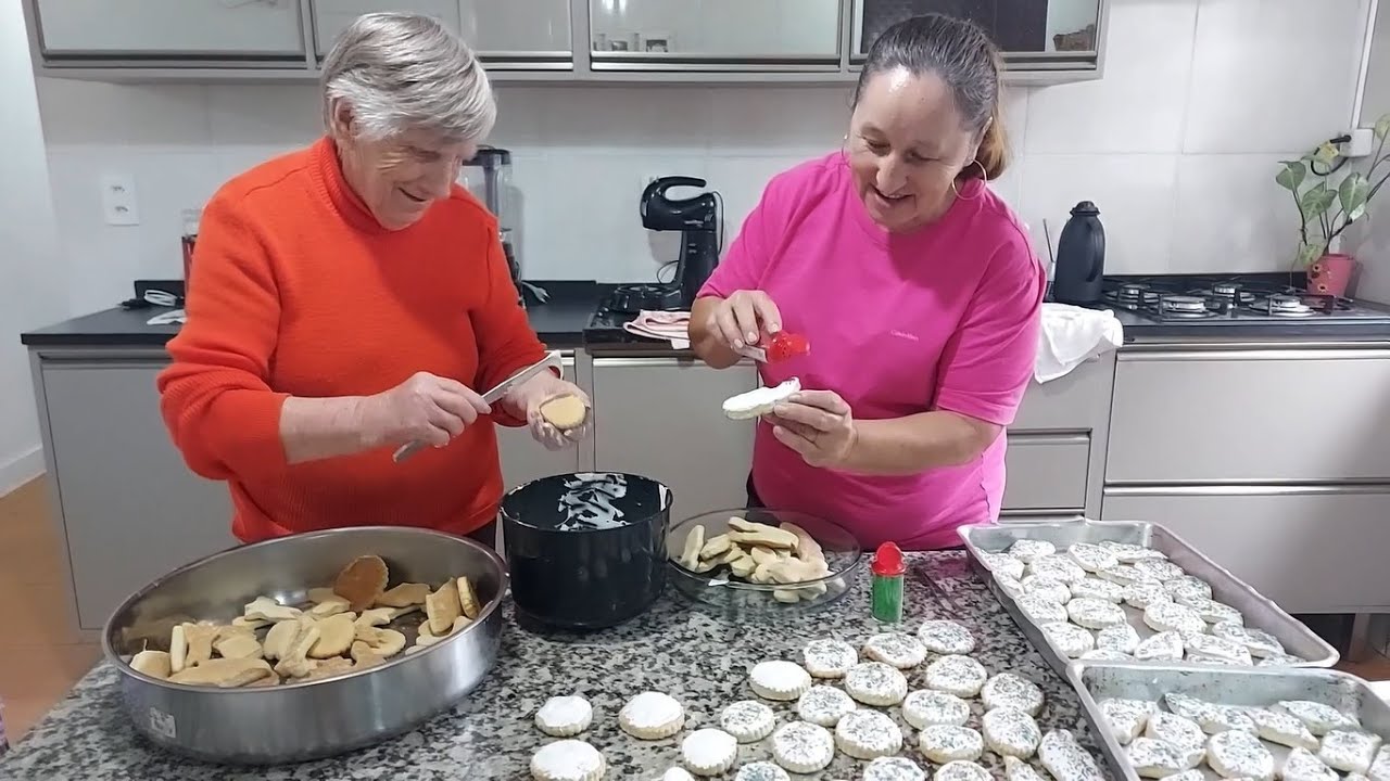 BOLACHA PINTADA DE NATA FÁCIL DE FAZER E SUPER MACIA