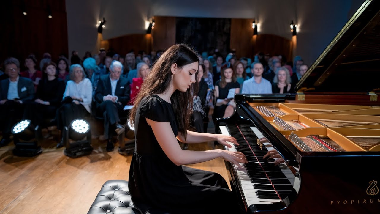 She Was Told to Play a Simple Tune — Then She Unleashed a Piano Masterpiece...