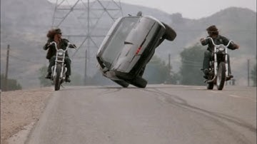 K.i.t.t Motorlu Adamlara Ders Veriyor - Kara Şimşek 2. Sezon 5. Bölüm