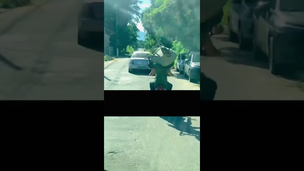 Quero ver se a @Uber Moto ou a @99moto Tem a modalidade Capacete de Pedreiro igual ao Mototáxi .