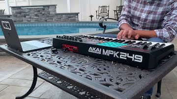 “ICON” Ableton Live 10 Suite  midi keyboard Akai MPK 249