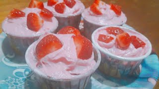 كاب كيك بنكهة الشكولاطة والفراولة  cupcakes with chocolate and strawberry flavor