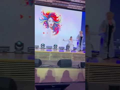 Аплодували стоячі Олена Палашек співає Олена Чінка танцює