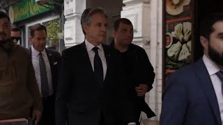 Blinken and Ukrainian FM Kuleba go on walkabout in Kyiv