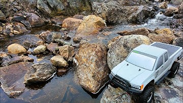 Axial Racing Scx10iii #BaseCamp. New Wheel Wells 😉Playing at the GOTO spot. 4X4 Trail #axialracing