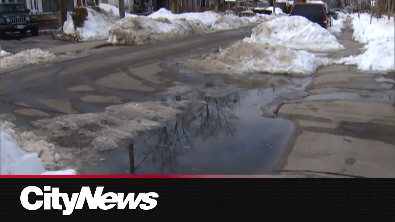 Flooding fears as snow melts in Toronto - YouTube