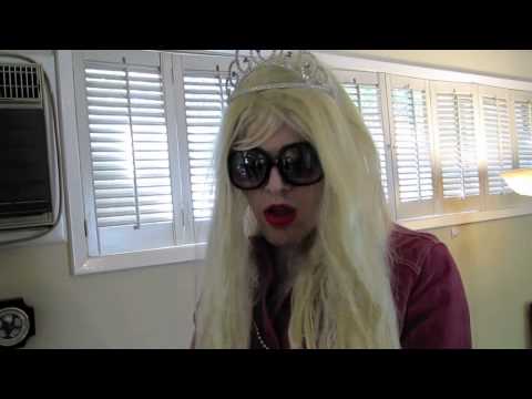 Βίντεο: Ανεπιτυχής περούκα: Η Όλγα Μπουζόβα στην εικόνα ενός ξανθού συγκρίθηκε με το Paris Hilton