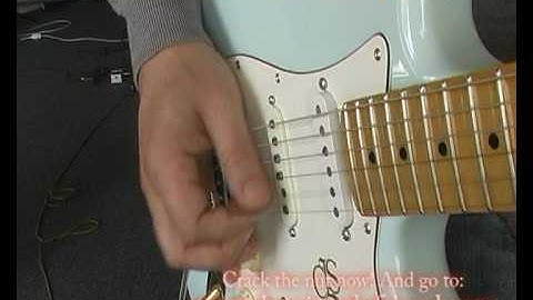 Paul Gilbert Alternate Picking Lick In Reverse - Free Video Lessons: https://www.guitarmastery.net
