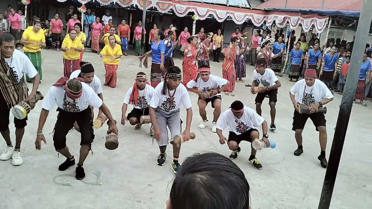 Tarian penyambutan Iman Baru oleh Umat Stasi St.Theresia Arui Das  di Desa Arui Das