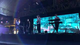 HONNE - Feels So Good (LIVE @ Bonifacio High Street)