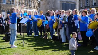 Download Lagu Yorkshire Cancer Research choir sings 'Carry You Home' in Harrogate town centre MP3 Download Lagu Yorkshire Cancer Research choir sings 'Carry You Home' in Harrogate town centre MP3
