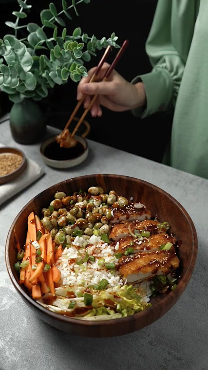 Crispy Chicken Katsu Bowl – with rice, edamame & creamy Tonkatsu sauce #katsubowl #chickenkatsu