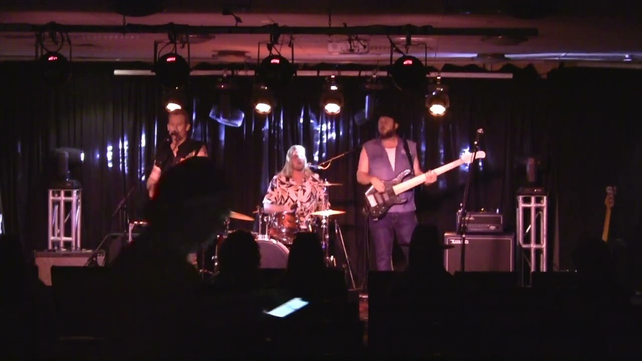 Jamie Lindsay - Open Road - Live on stage at the Song House at the TCMF 2023 auf YouTube ansehen