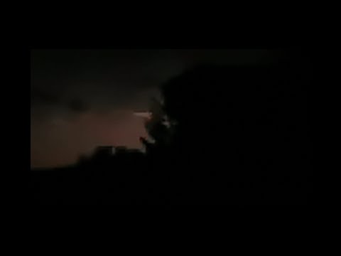 Video: Ein Langes, Zigarrenförmiges UFO Schwebte Langsam über Kansas - Alternative Ansicht