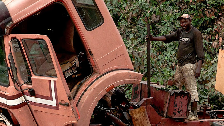 No Way Back: Truckers Lost in Gabon's Hell - The Roads of Impossible
