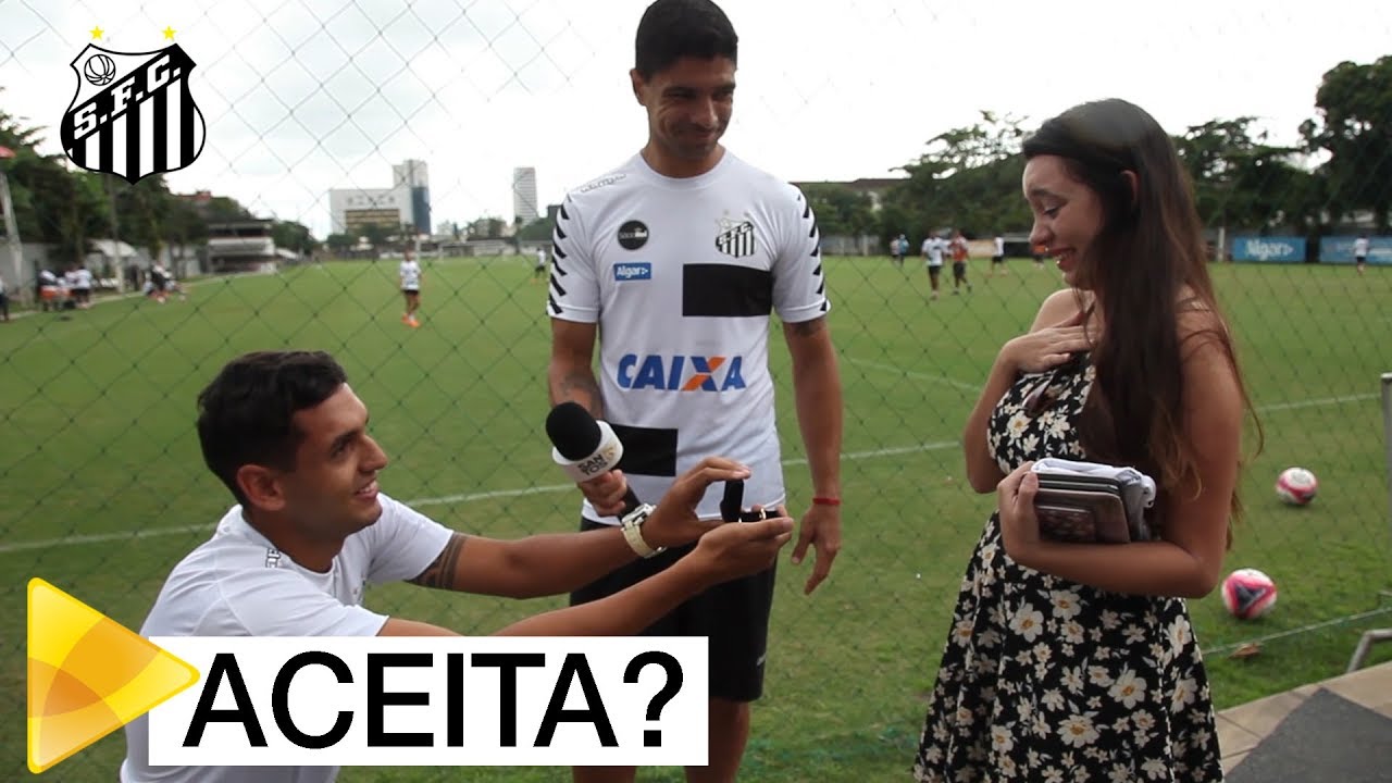 Com ajuda de Renato, Sócio Rei pede namorada em casamento