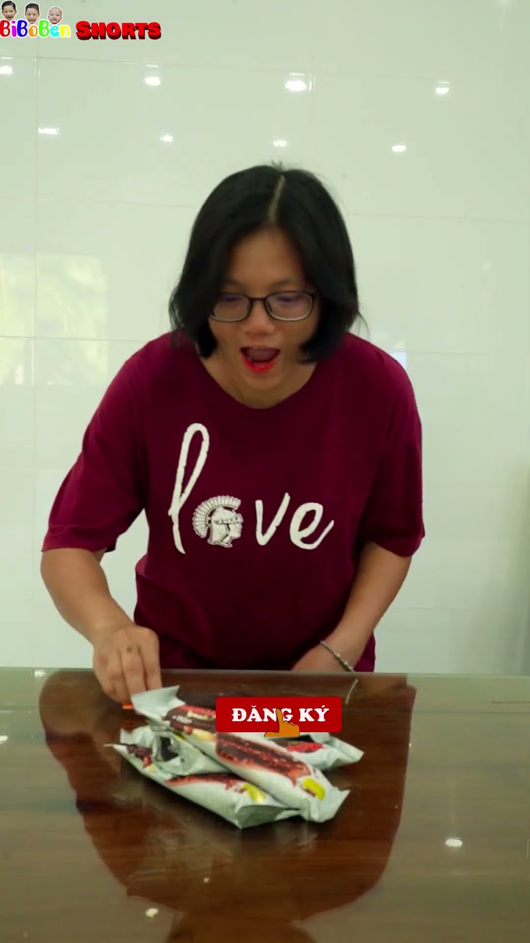 Funny video | Who Eats Like This ???
