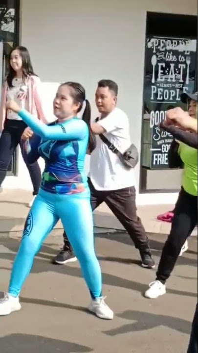 Senam aerobik silat hot