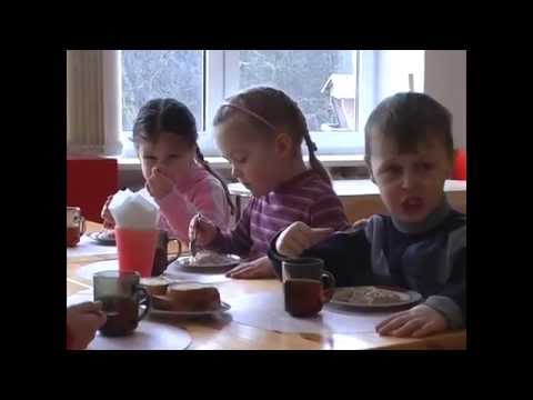 Video: Ką Vaikai Veikia Darželyje
