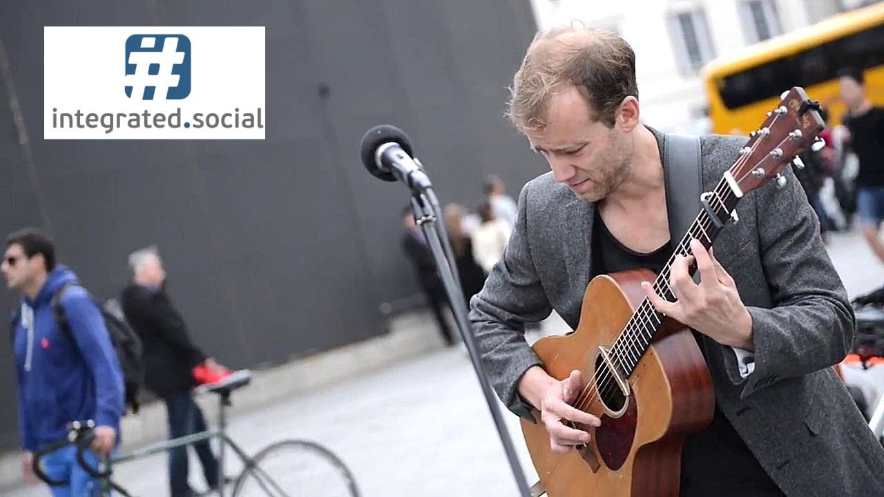 Fingerstyle Guitar - Hitoto Yo 青窈 - ハナミズキ Music  street performers Tobias Sebastien
