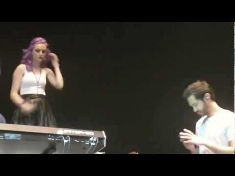 Perrie Edwards And Leigh Anne Pinnock Singing Turn Your Face 