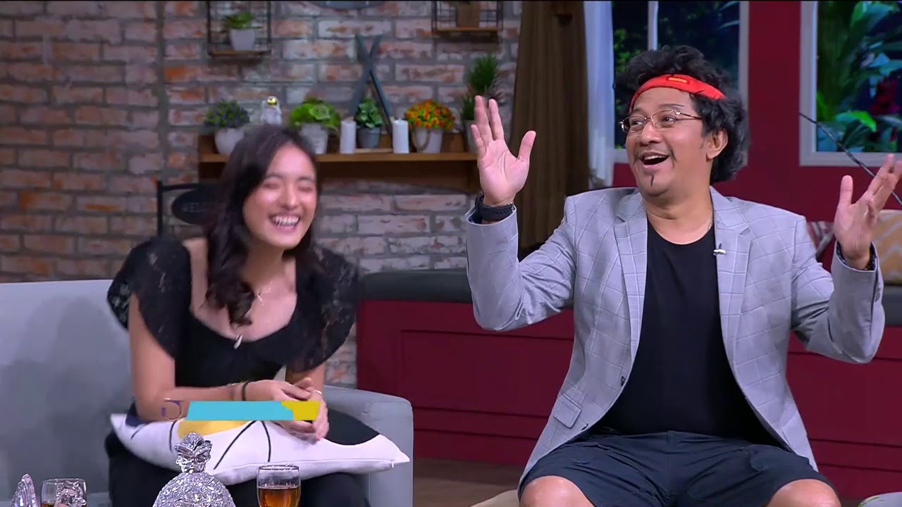 Mawar De Jongh Hobi Maen Badminton, Ditawarin Raket Yang Macem-Macem