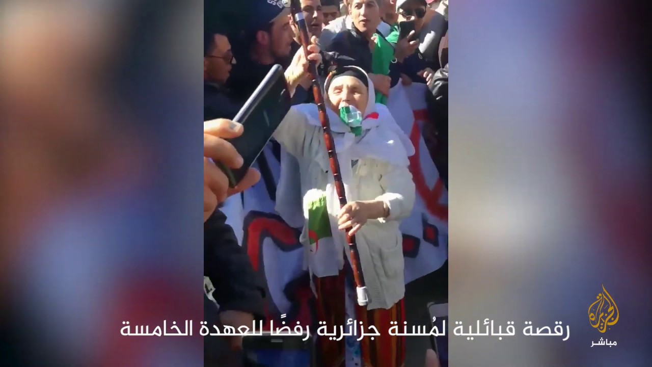 على طريقتها.. مُسنة جزائرية ترفض العُهدة الخامسة لبوتفليقة