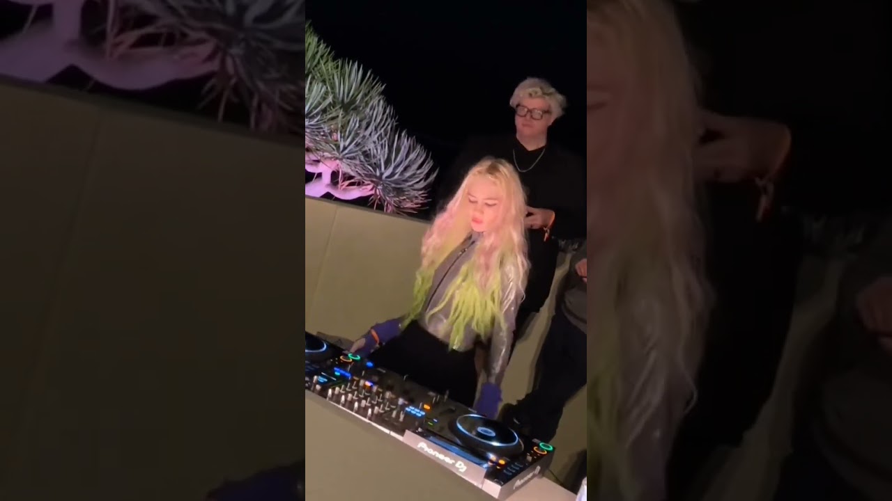 Grimes DJ Set 
