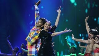 IIFA 2011 - Ranveer Singh & Sonakshi Sinha celebrate their best debut award - Segment II